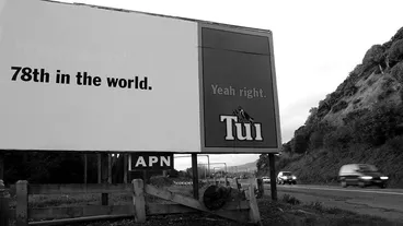 Image: ºº P R O U D  Kiwi ºº