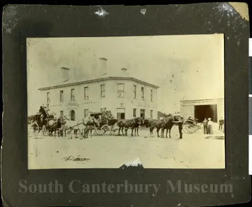 Image: Coaches outside the Gladstone Grand Hotel, Fairlie