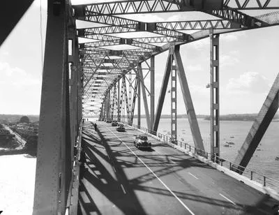 [NZ AK - Harbour Bridge Opening. ?Lights Say Go?]