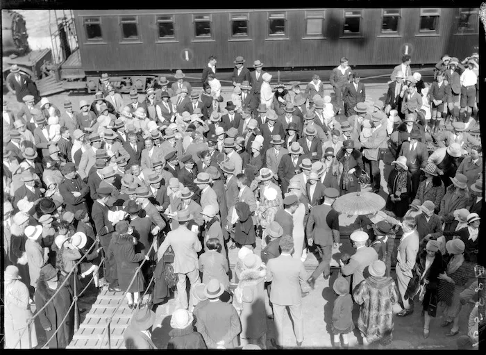 Arrival of the Southern Cross at Blenheim. Crowd scene