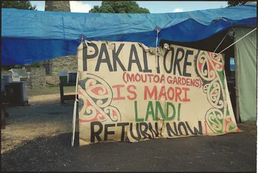 Image: Notice on kitchen tent at Moutoa Gardens, Wanganui, New Zealand, during occupation by members of Whanganui iwi - Photograph taken by Anthony Phelps