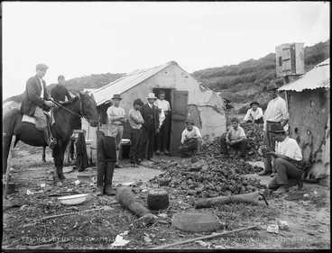 Image: Gum diggers selling kauri gum