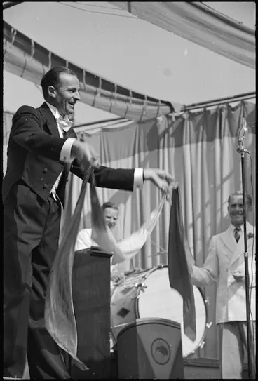 Image: Magician Cecil Morris entertains at Kiwi Concert Party performance in Italy, World War II - Photograph taken by George Kaye