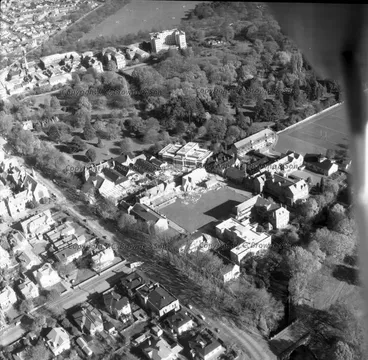 Image: Looking SW over Christs College and Christchurc... (2447/2457)