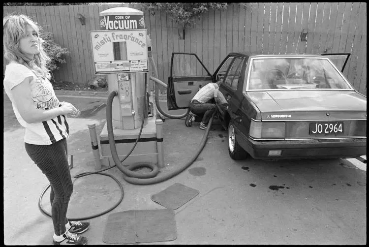 Car vacuuming at Washworld, St Lukes, 1989