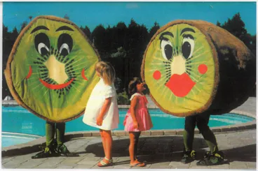 Image: Pipa and Juicy : mascots of the Kiwifruit Capital