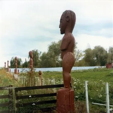 Image: Papawai whakapakoko: Photograph