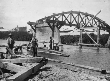 Image: Fourth Hutt bridge removal