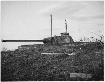 Image: German 75mm gun captured north of Rimini, Italy, during World War II - Photograph taken by P W Hector