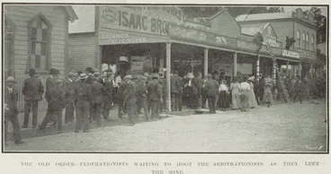 Image: The old order - Federationists waiting to hoot the Arbitrationists as they left the mine