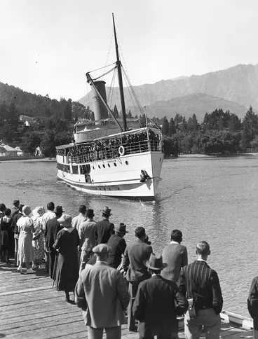 Image: TSS Earnslaw approaching Queenstown, November 1962