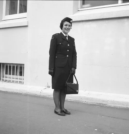 f. Traffic House, Traffic officers