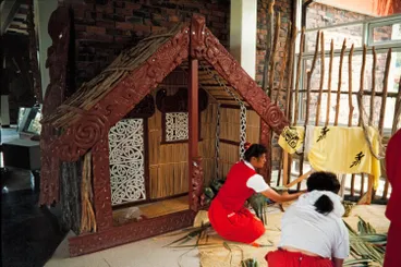 Image: Flax weaving, Whakarewarewa