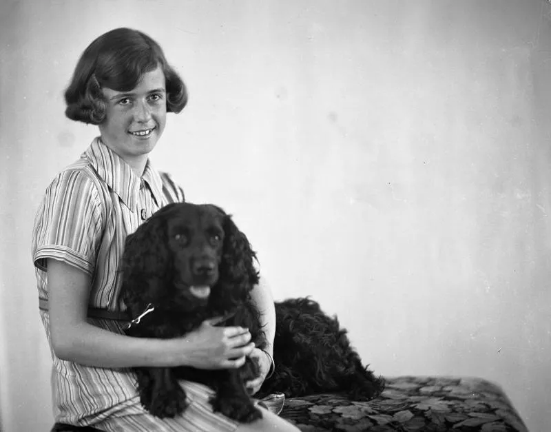 Pullen, Girl and Dog