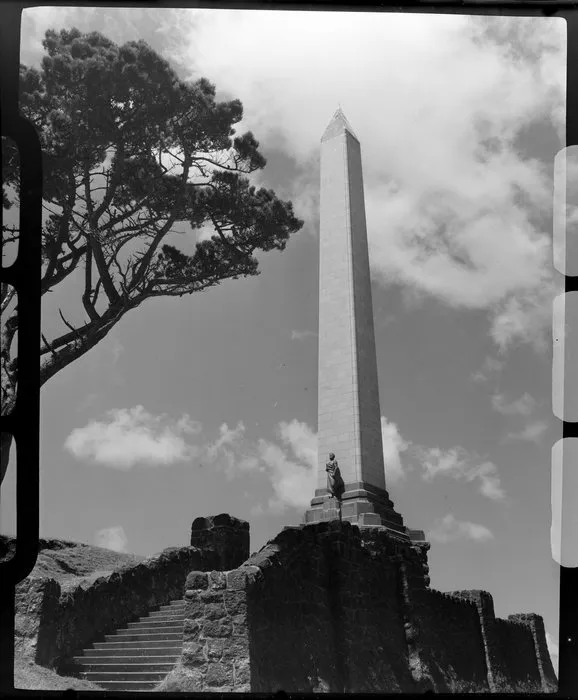 Obelisk and Maori warrior statue, One Tree Hill, Auckland