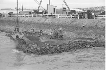 Image: Construction of the Auckland Harbour Bridge, 1956