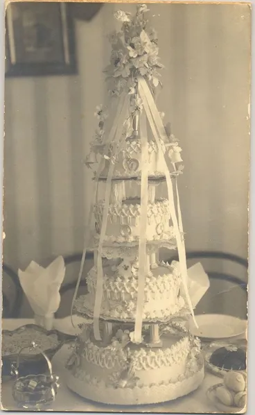 Image: Wilf and Nancy's wedding cake, 30th April 1920
