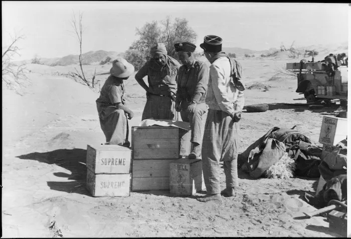 Major Clayton of LRDG in conference with Free French leader, Kayugi