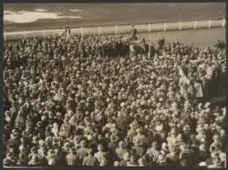 Charles Kingsford Smith in RAAF uniform addressing crowd at Trentham Racecourse, Wellington, New Zealand, September 1928