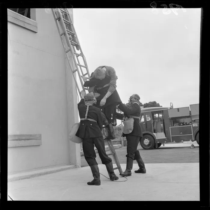 Demonstration by fire school trainees