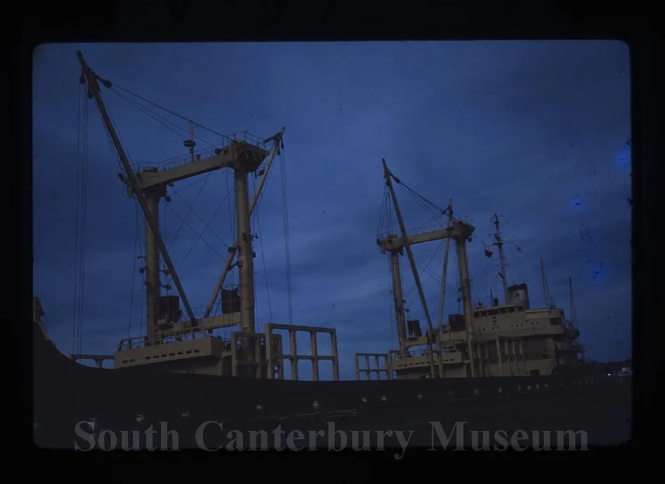 [Unidentified log vessel]