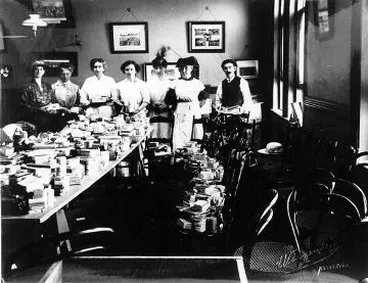 Image: Sending comfort items to the New Zealand troops in Gallipoli