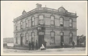 Image: The Royal Hotel in Princes Street, Onehunga, 1892
