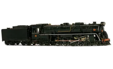 Image: Model steam locomotive and tender