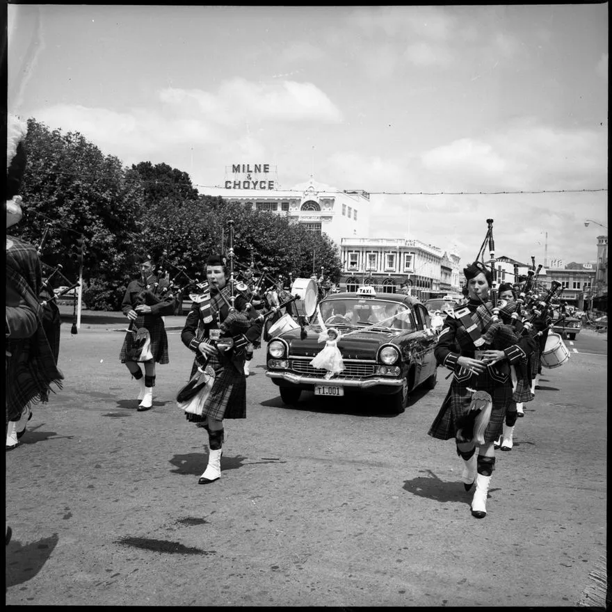 "Pipers Escort Bridal Car"