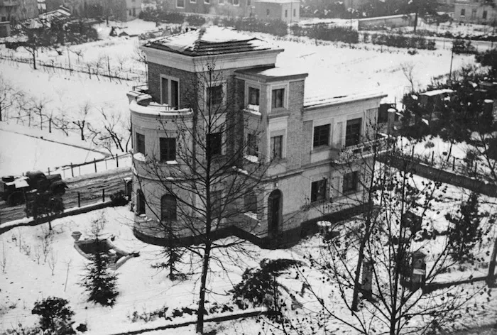 James G Brown, fl 1945 (Photographer) : Sisters mess, 1 NZ Mob, Casualty Clearing Station, Forli, Italy