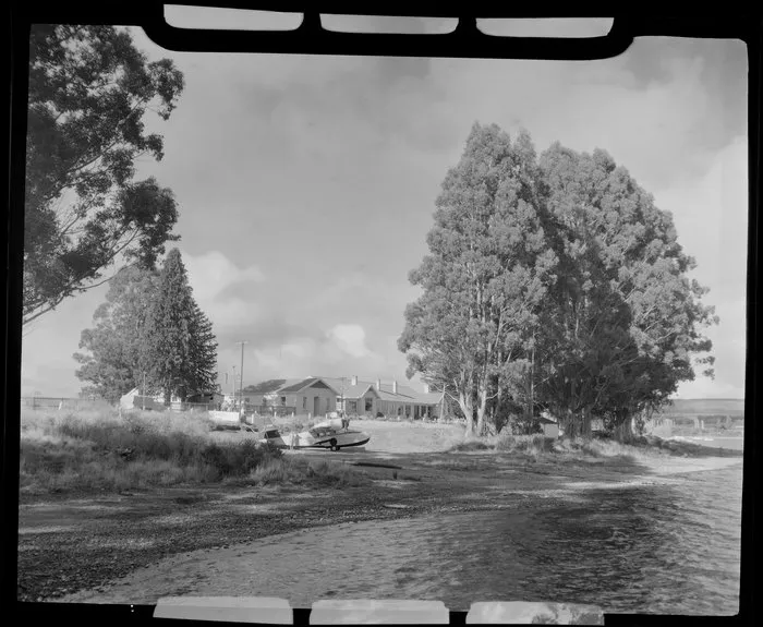 Te Anau Hotel alongside Lake Te Anau, Southland