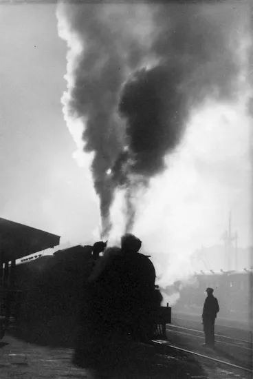 Image: New Zealand Railways steam locomotive at station