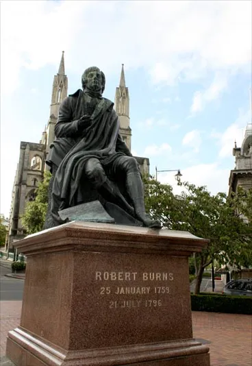 Robert Burns statue Image: Robert Burns statue
