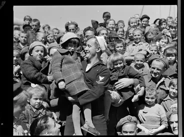 Image: Polish refugees arriving in Wellington on board the General Randall