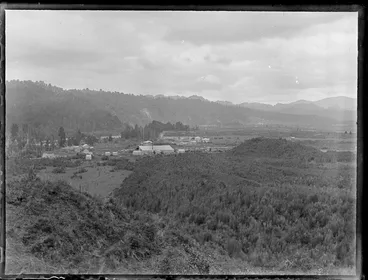 Image: The settlement of Kakahi with sawmill, houses and the Whanganui River surrounded by forest covered hills, Manawatu-Whanganui Region
