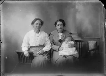 Image: Laing group and baby