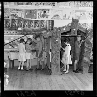 Image: Children of Kelburn School, building a Maori meeting house or Whare, Wellington
