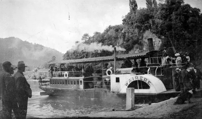 Paddlesteamer Wairere at Pipiriki on the Whanganui River