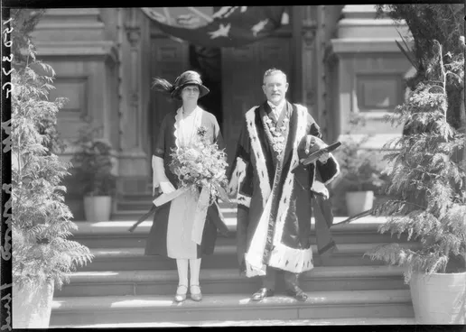 Image: Mr and Mrs Norwood, Mayor and Mayoress of Wellington, on the steps of the Town Hall