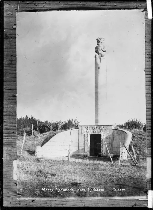 Monument on the site of Kaiapoi Pā commemorating Ngāi Tūāhuriri and Kāi Tahu whānui killed in battle
