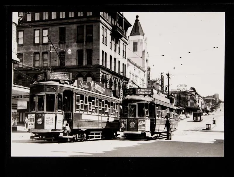 Tram 200 and 253 on Queen Street and Wellesley Street intersection