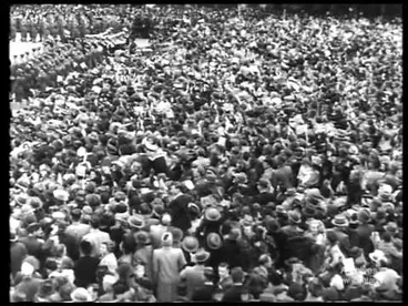 Image: Weekly Review No. 195 (1945)