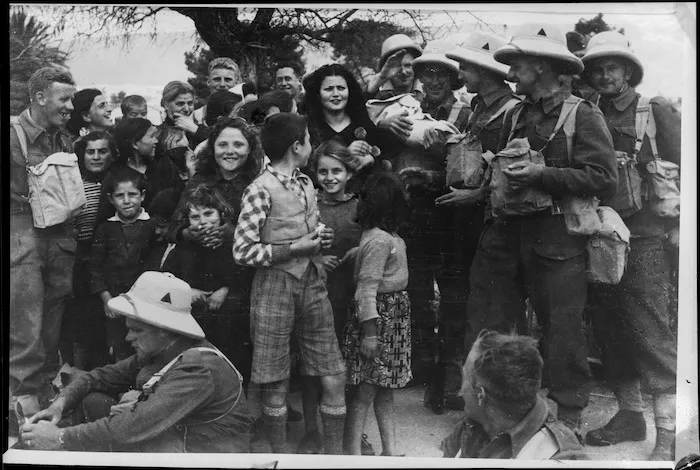 NZ troops fraternizing with Greek civilians
