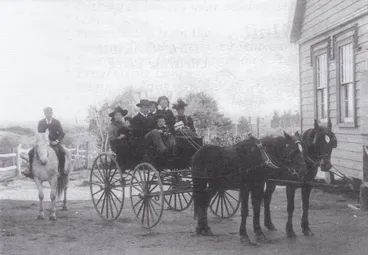 Image: Te Puke School bus 1902