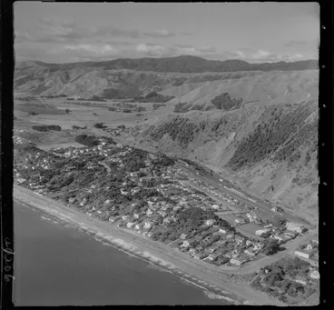 Image: Paekakariki Beach coastal settlement with railway station and yards, Beach Road and The Parade road looking north, Kapiti Coast, Wellington Region