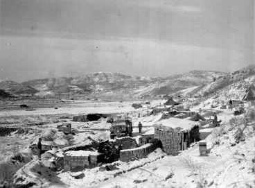 Image: [E Troop of the 16th New Zealand Field Regiment under snow, Korea]