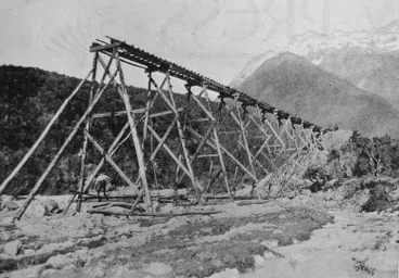 Image: The gantry at the tip head near the tunnel mouth, Otira