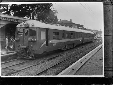 Image: Electric multiple-unit train, at Khandallah Station