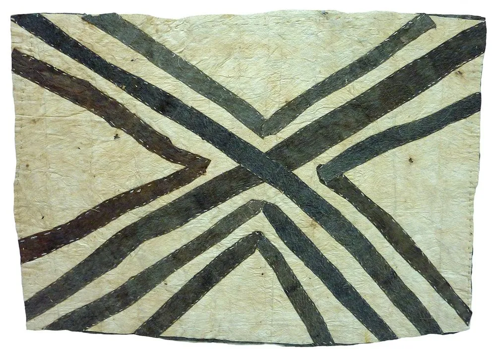 Nioge (tapa cloth): Mododa'e Diburi'e Bioje'oho (Tail-feathers of the swift when sitting in the tree)