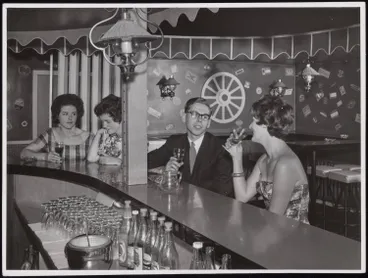 Image: Travel Bar, Wairakei Hotel